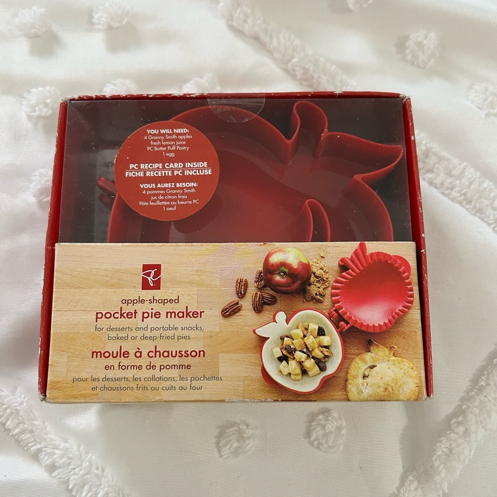 NWT Apple Shaped Pocket Pie Maker